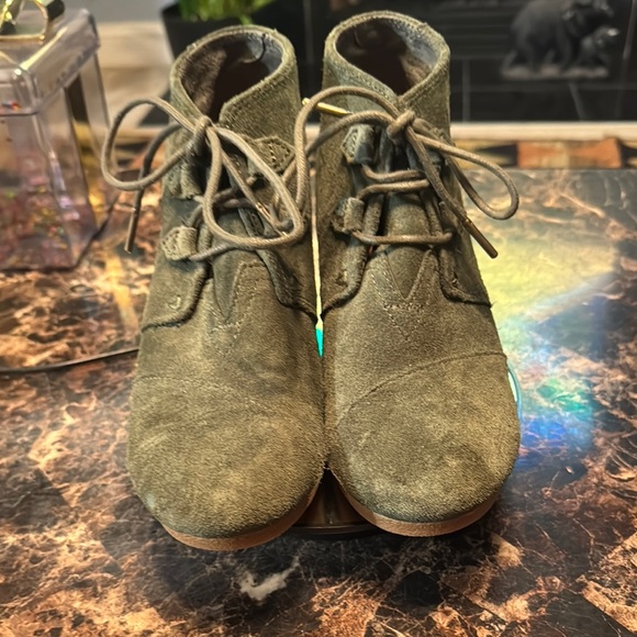 TOM Kala Wedged Heel Bootie in Dusty Olive Suede Women’s Size 9 - Picture 4 of 11